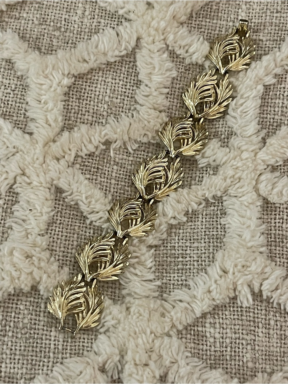 Lisner Vintage 20th Century Leaf Brushed Goldtone Bracelet Mid Century Modern